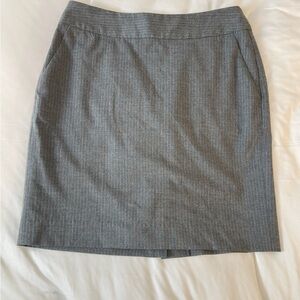 Banana Republic Gray Pencil Skirt Size 2P Classic Workwear